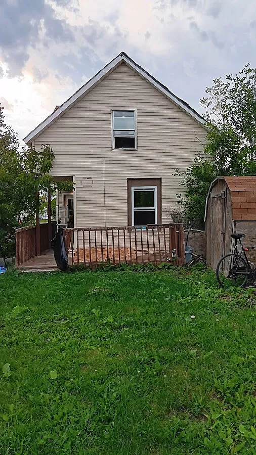 3 bed, 993 sqft, $1,595 — Photo 1