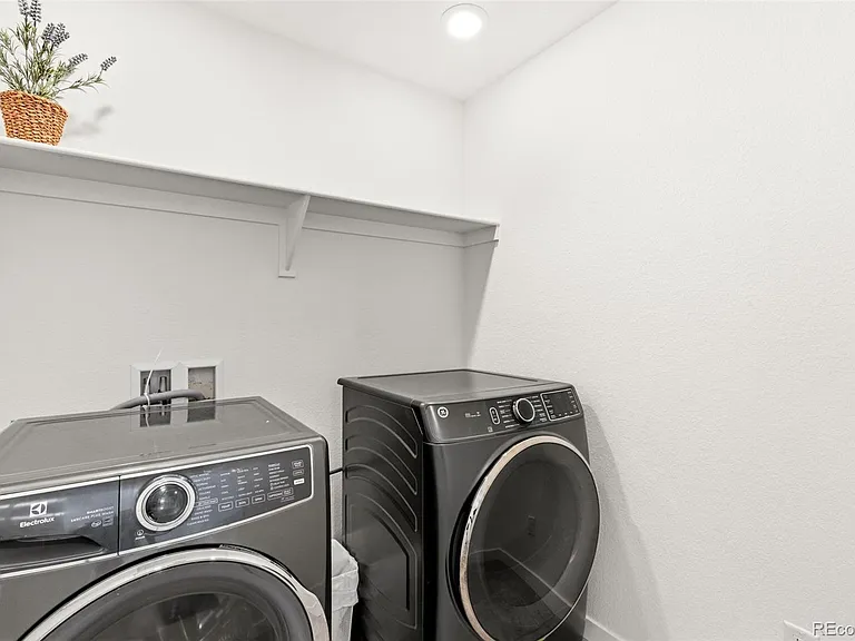 1186 Elbridge Dr — Photo 24