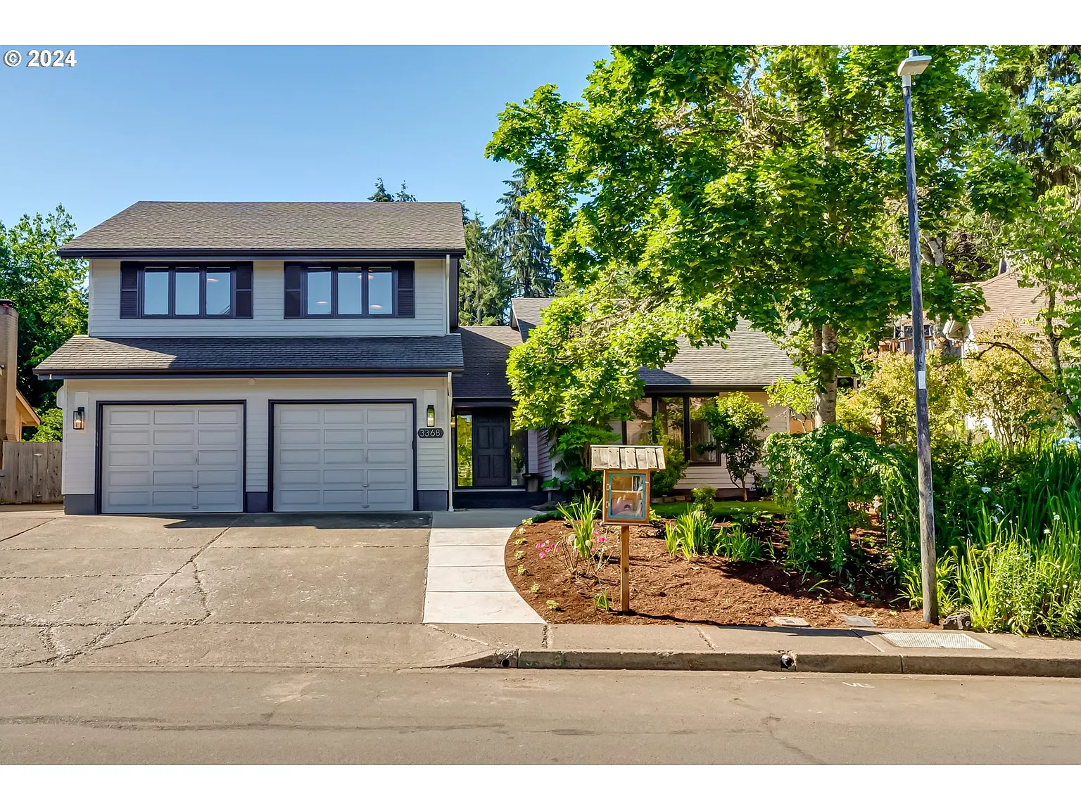 3368 Chaucer Way photo 1
