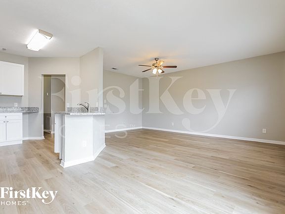 4th image of 1581 S Cranberry Blvd