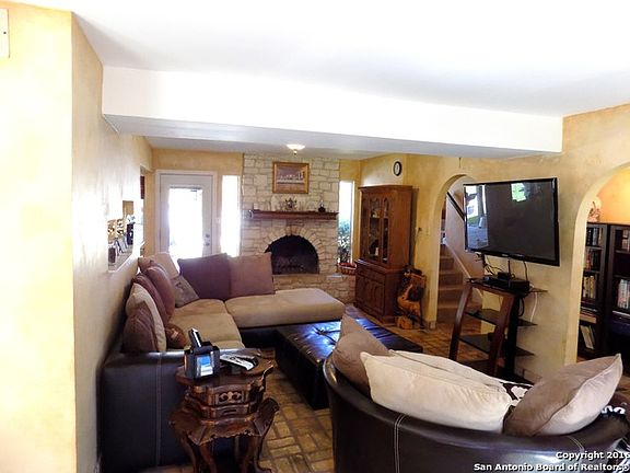 4th image of 8807 Fox Briar Ln