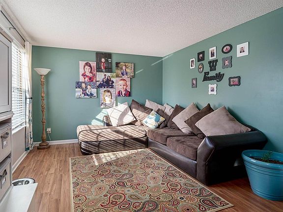 4th image of 5852 Sundrops Ave