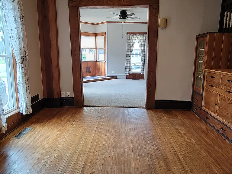 610 16th Ave — Photo 12