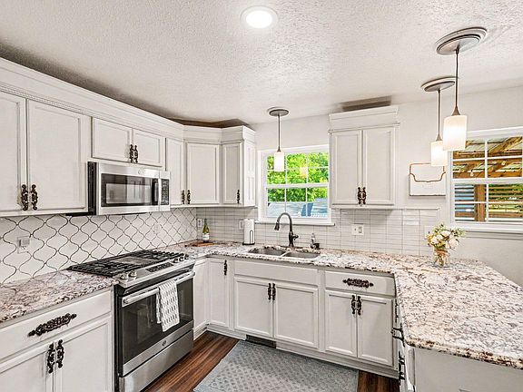 5th image of 140 Viking Ct