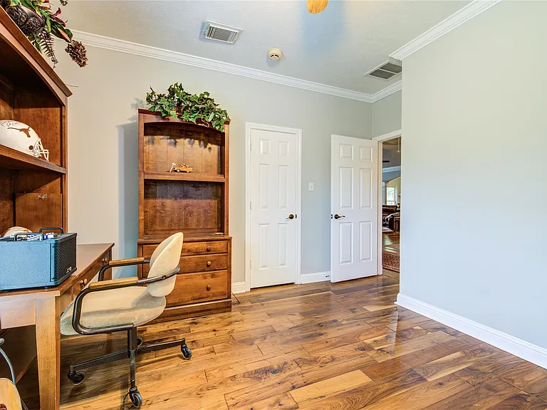 1811 Emerald Green Dr — Photo 23