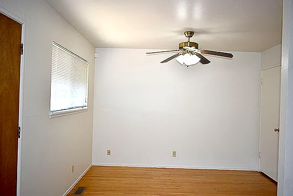 411 Clark Dr — Photo 10