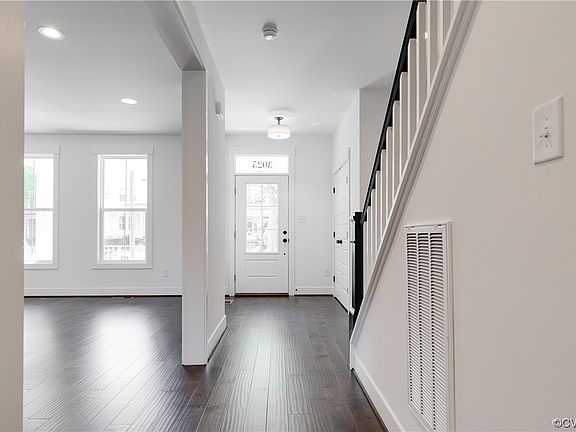 3rd image of 3025 1/2 Hanes Ave