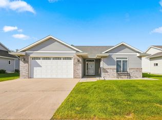4225 Harvest Ln, Cedar Falls, IA 50613