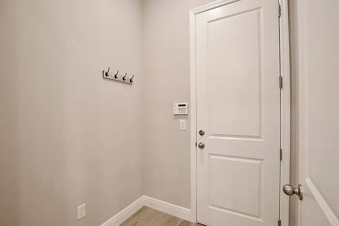 6491 Cyrils Dr — Photo 9
