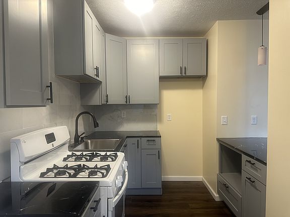 2nd image of 1319 Charles St