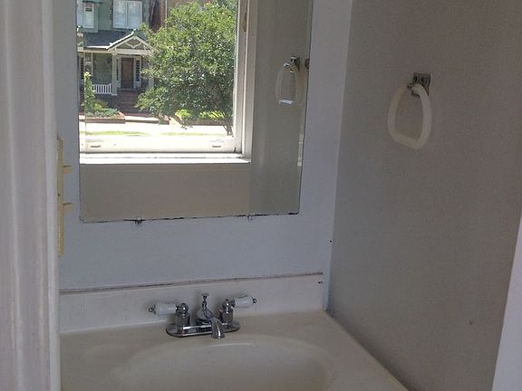 4th image of 104 N Blvd APT 2A