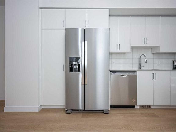 4th image of 8535 N 19th Ave SE #302