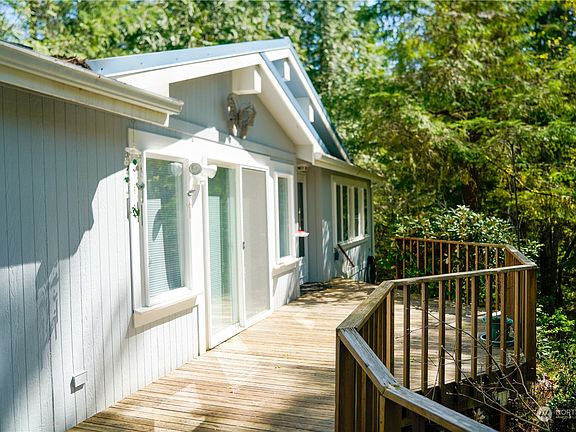 2nd image of 160 N Canvasback Way