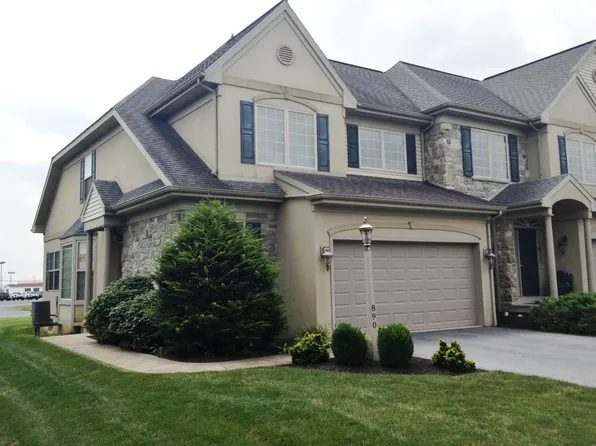 890 Walnut St, New Holland, PA 17557