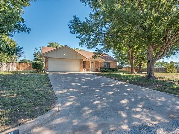 3rd image of 110 Guinevere Ct