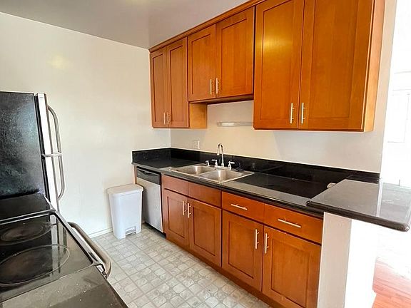 4th image of 1544 N Fuller Ave