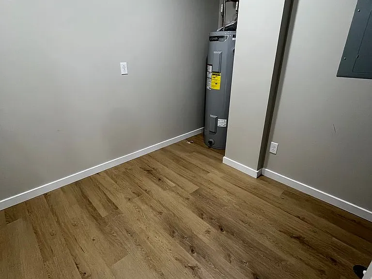 225-239 251 South Park — Photo 6