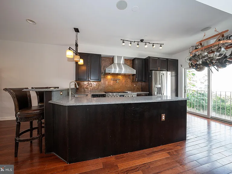 601 Poplar St — Photo 8