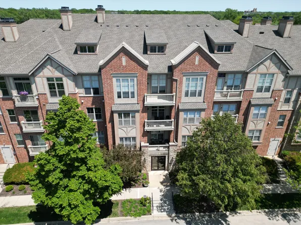 1739 Tudor Ln Unit 204, Northbrook, IL 60062