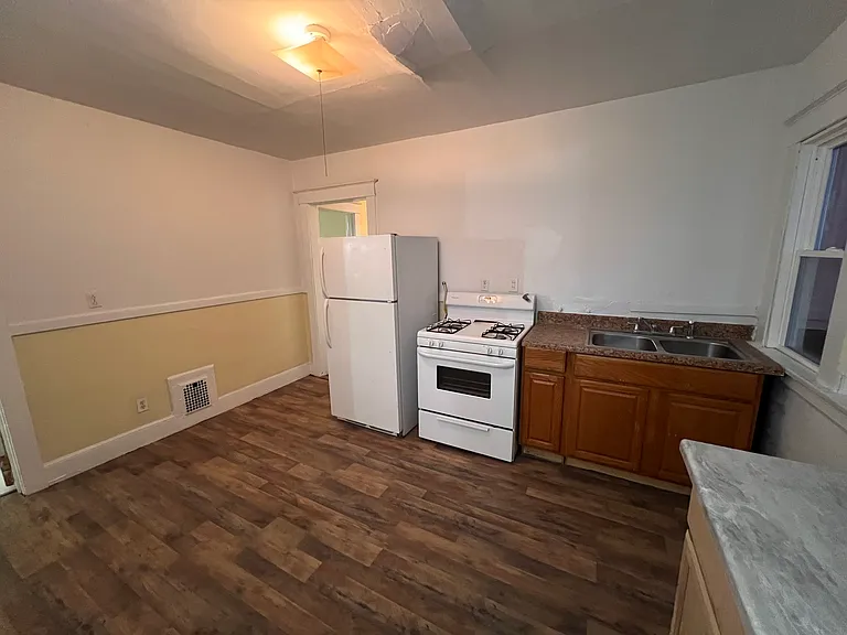 155 Willow St #2 — Photo 6