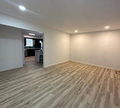 4th image of 517 Joseph Dr