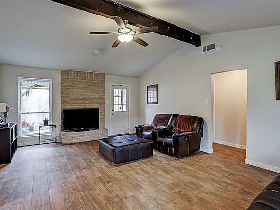 4th image of 16031 Bear Hill Dr