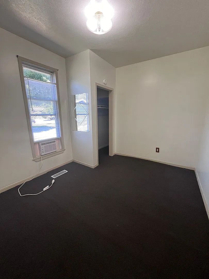419 1/2 N First — Photo 4