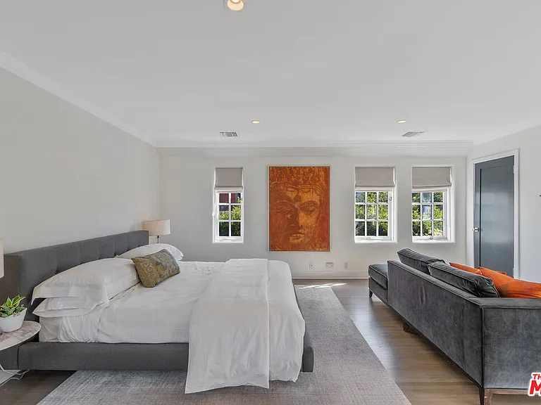 560 S Bronson Ave #A — Photo 43