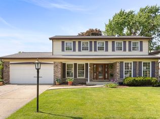 542 Stafford Ln, Glen Ellyn, IL 60137