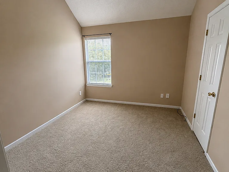 687 Spencer Ct — Photo 13