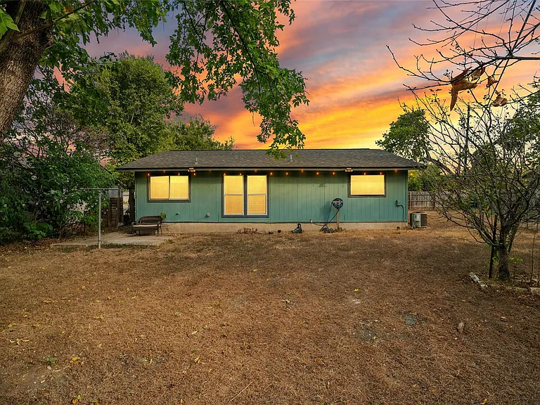 2523 E Stassney Ln — Photo 33