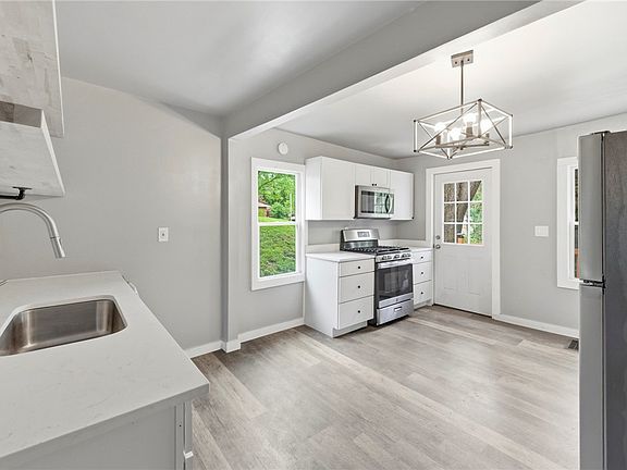 5th image of 1019 Sherwood Rd