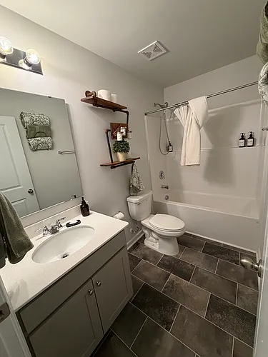 136 Arlington Dr Photo 1