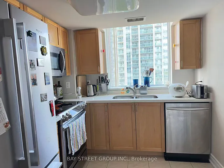 28 Harrison Garden Blvd #911 — Photo 6