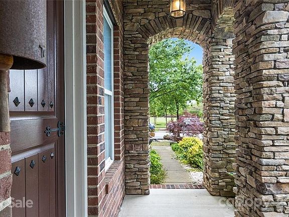 4th image of 278 Trillium St
