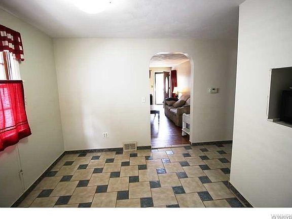 5th image of 137 Wendel Ave