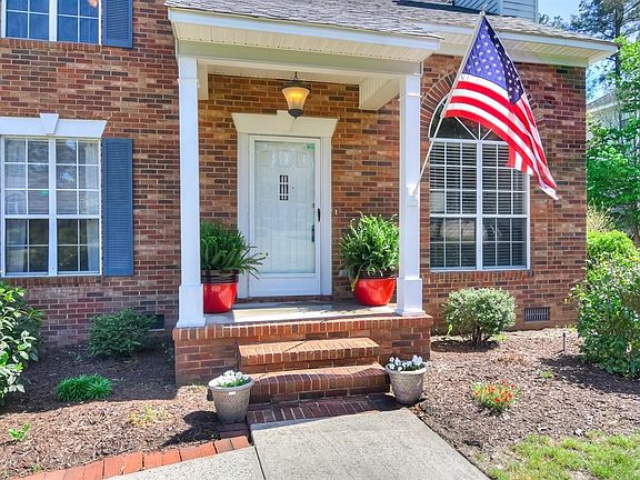 2nd image of 3016 Maplewood Dr