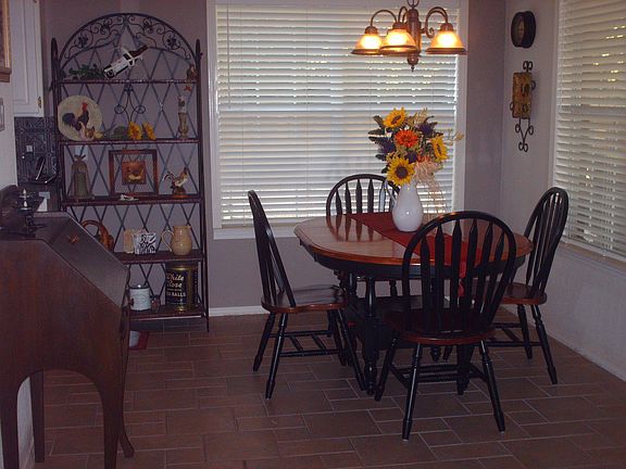 4th image of 22 Valley View Dr