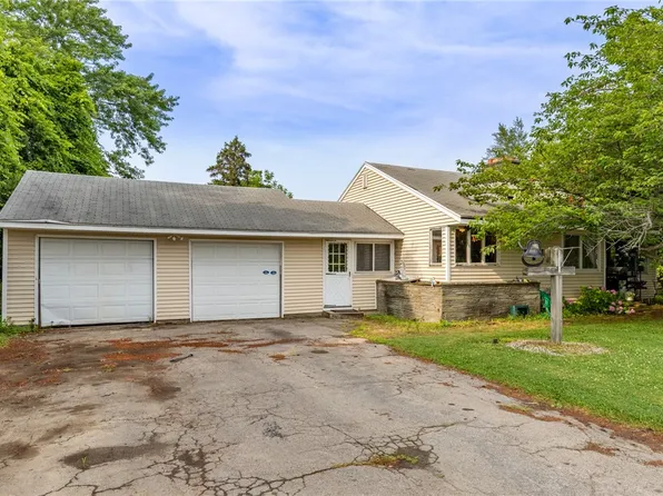 97 Seabury Blvd, Webster, NY 14580