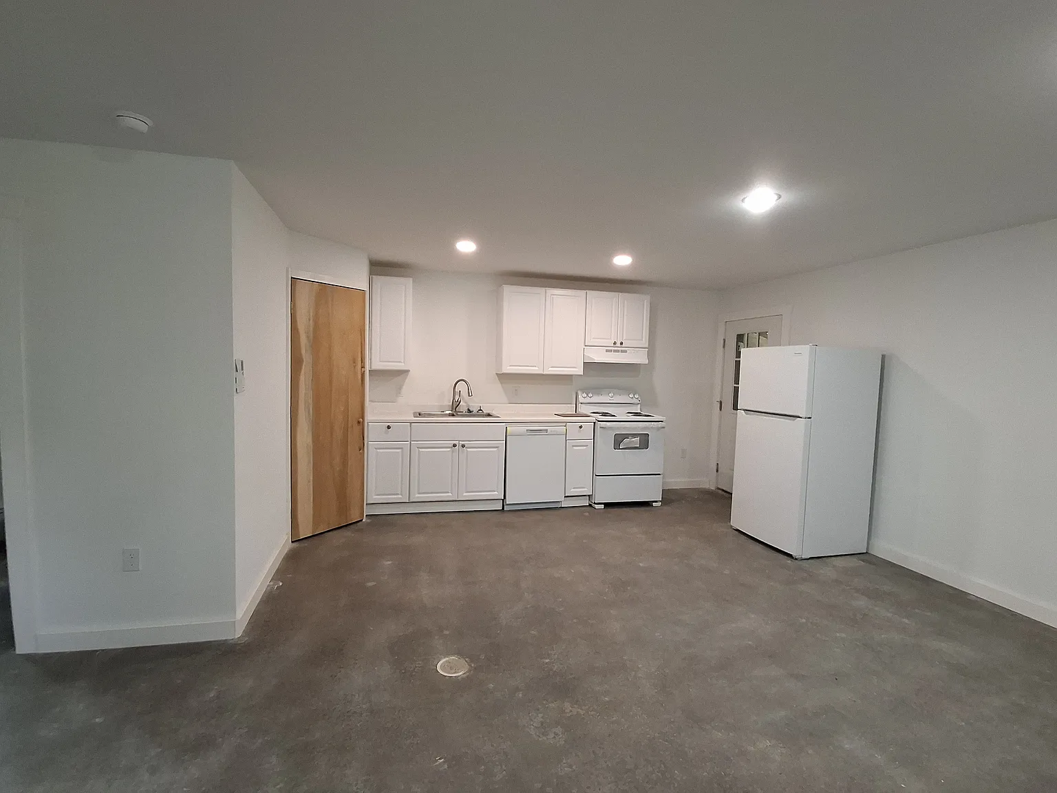 Studio, 576 sqft, $795 — Photo 3