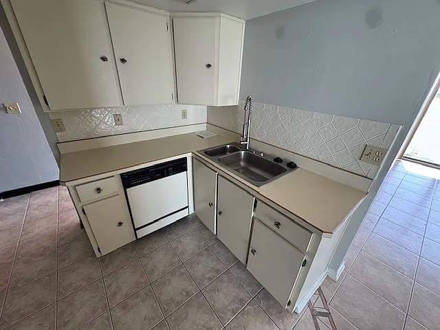 1 Oceans West Blvd #19B2 — Photo 27