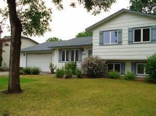 9822 Monticello Ln N, Maple Grove, MN 55369