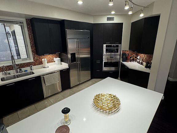 4th image of 270 Caruso Ave