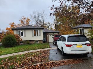 63 Bronte Cres, Barrie, ON L4N 5B8