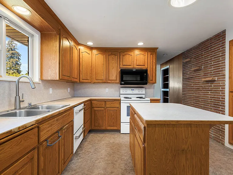 517 Pecks Dr — Photo 9