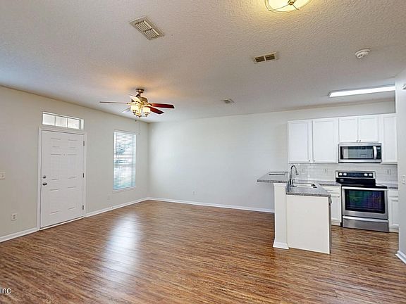2nd image of 448 Sherwood Oaks Dr #448