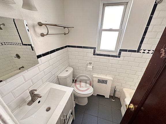3rd image of 780 E 234th St #1