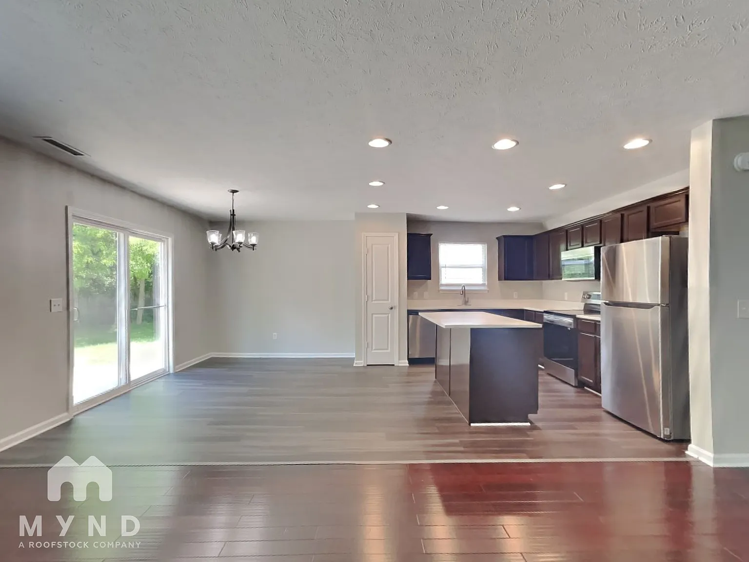 4 bed, 2.5 bath, 2407 sqft, $2,459 — Photo 3