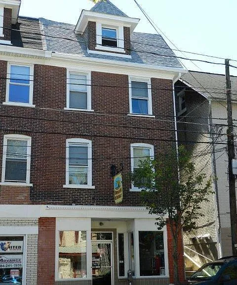 738 E 4th St #1 — Photo 1