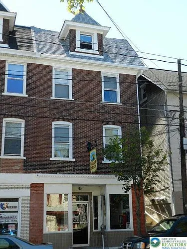 738 E 4th St #1 Photo 1